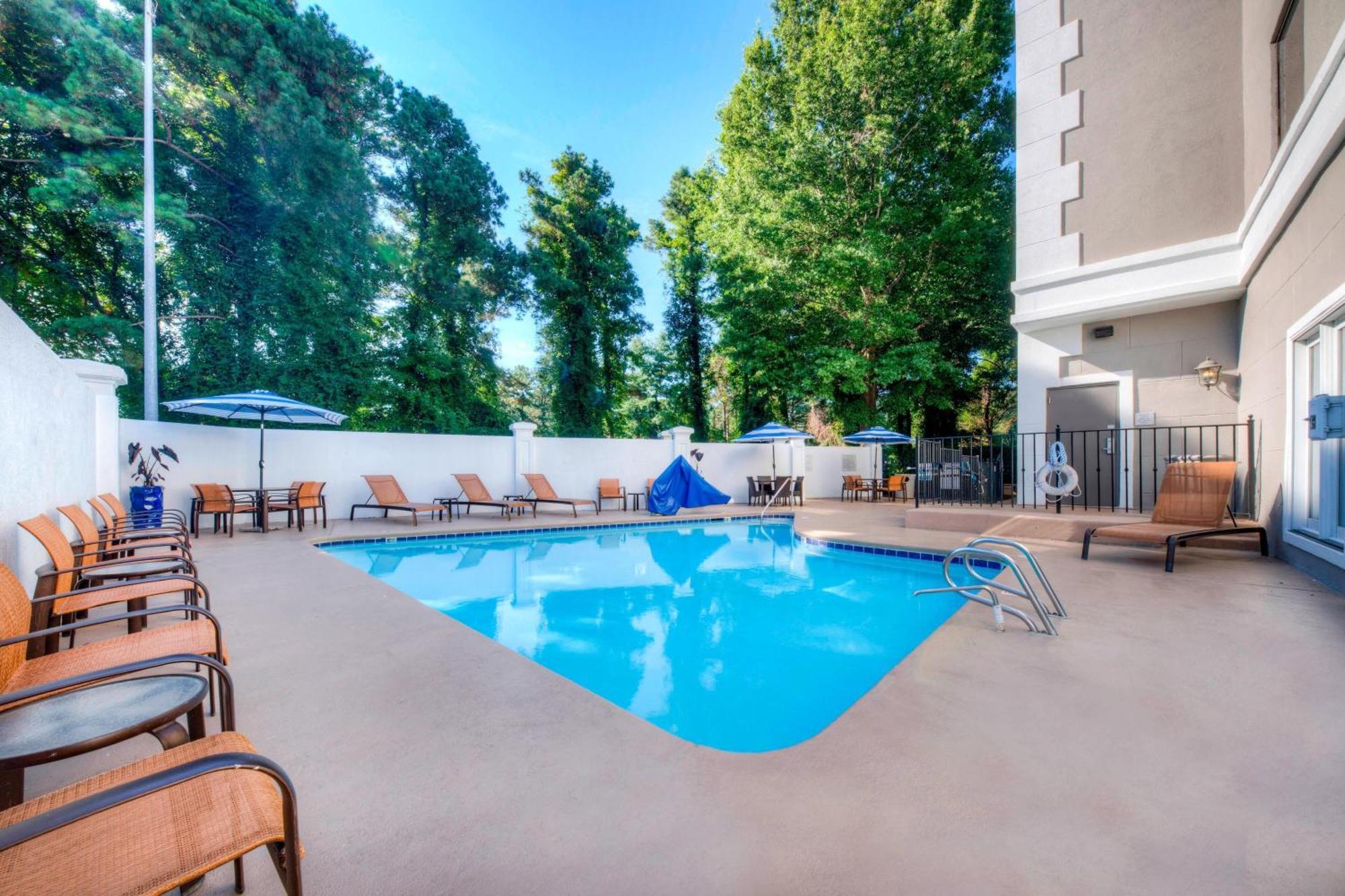 Courtyard Raleigh Crabtree Valley Exterior photo