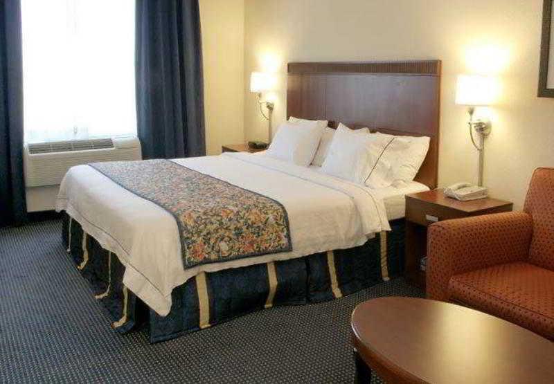 Courtyard Raleigh Crabtree Valley Room photo